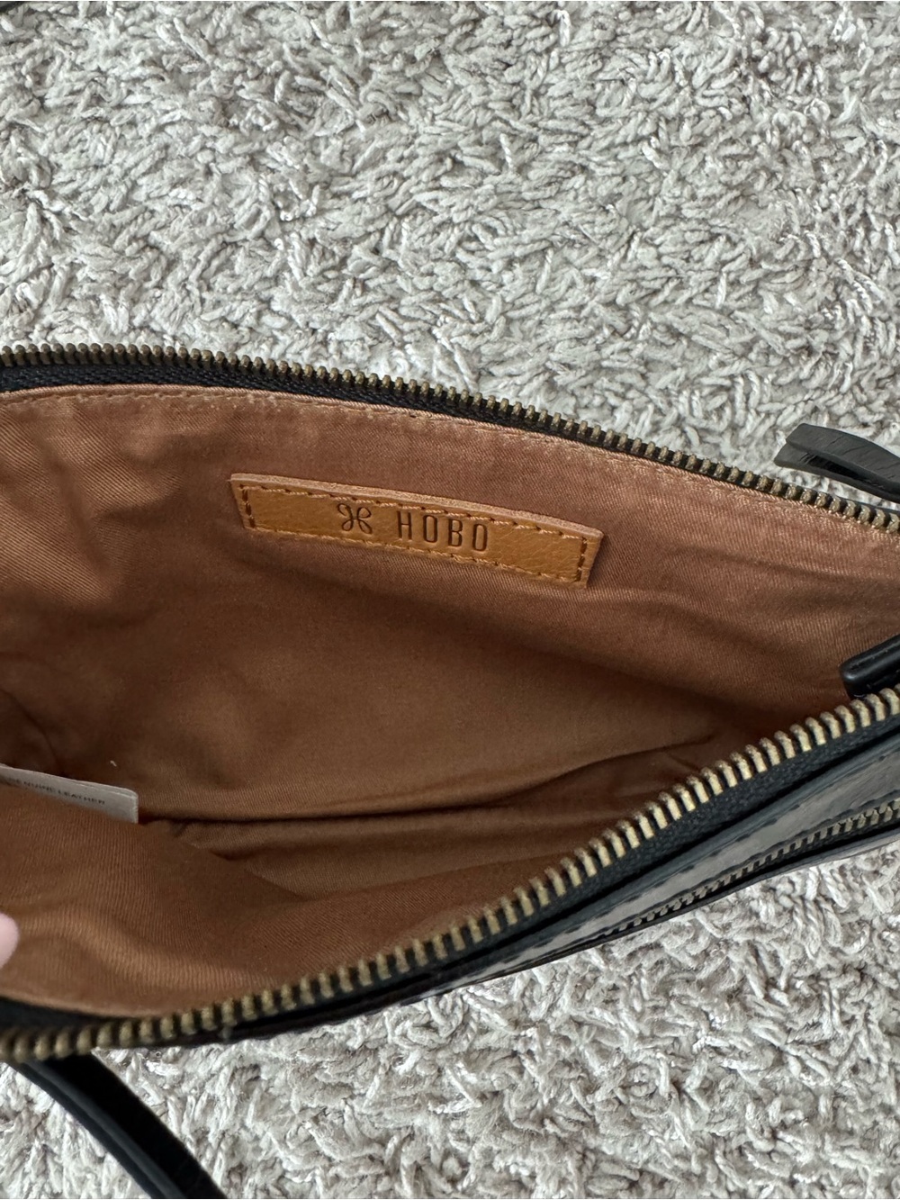 Hobo Cara Crossbody Purse Bag - Black Leather - Picture 5 of 6